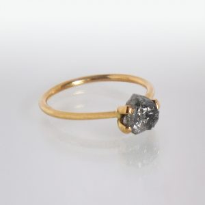 Ring 18k Gold Rohdiamant